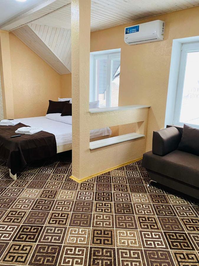 Під Явором New Hotel Drogomirchany Buitenkant foto